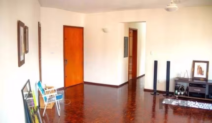 Apartamento 3 dormitórios com suíte e sacada no Auxiliadora&lt;BR&gt;&lt;BR&gt;Apartamento amplo, pronto para você deixar do seu jeito. 110m2 divididos em 3 dormitórios, sendo 1 suíte, área de serviço