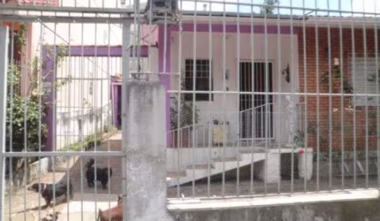 Casa 3 domitórios no bairro Chácara das Pedras em Porto Alegre: Excelente oportunidade, casa de alvenaria, 2 dormitórios mais edicula com 1 dormitório, 2 banheiros, totalizando 3 dormitórios, garagem 