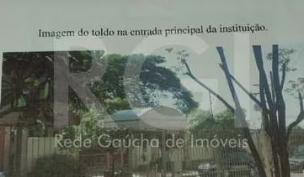 Vende excelente terreno  com 35m de frente por 32 m de fundos, com área total  de 1.120m2,., tem divisa com o quartel, junto a rua Mariano de Matos. Segurança sempre. Terreno indicado para construir p
