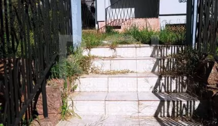 Residência com vista panorâmica, 3 dormitórios, líving amplo, sala de jantar separada, banheiro social amplo, cozinha, todas peças gradeadas, jardim, terraço, edícula com dois dormitórios sala cozinha