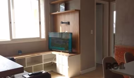Excelente apartamento de 2 dormitórios, com cozinha montada , living em 2 ambientes, sala de estar e jantar integradas com armários, área de serviço, banheiro com box de vidro, lavabo e  dependência d
