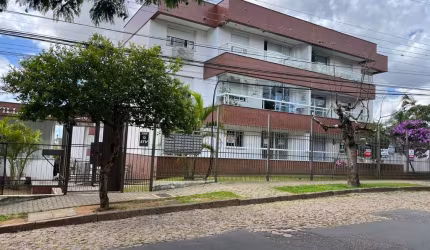 Excelente apartamento de 2 quartos, sendo uma suíte. Apartamento com sala ampla e com o grande diferencial de possuir uma sacada.&lt;BR&gt;Todas as peças pegam o sol da manhã. Apartamento super bem il