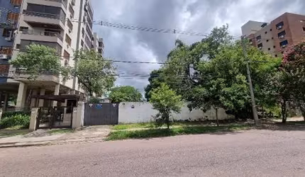 Terreno plano na rua Pereira Neto, bairro Tristeza. Terreno medindo 17,20 de frente por 66,20 de comprimento. Total de 1.139m².&lt;BR&gt;&lt;BR&gt;Em ótima localização, a poucos metros do colégio Mãe 
