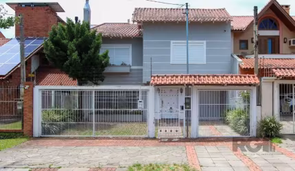 Excelente residência com aproximadamente 347,57m², em terreno 10x38m. Próximo ao Shopping Paseo, Clube Jangadeiros e a todos os recursos do bairro.&lt;BR&gt;&lt;BR&gt;Totalmente repaginada, tanto elét