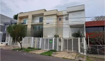 Ótima casa de 2 pisos desocupada, entrega imediata! &lt;BR&gt;Ampla casa de 2 andares, 181,12mts de área privativa, muito bem conservada, &lt;BR&gt;com 3 dormitórios, sendo 1 suíte, 3 banheiros e livi
