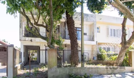 EXCLUSIVIDADE!&lt;BR&gt;&lt;BR&gt;Esta casa é uma excelente oportunidade para investidores que buscam um imóvel com alto potencial de valorização, localizada no coração do bairro Tristeza, em Porto Al
