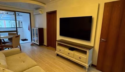 Apartamento no bairro Santana com 73m² privativos, living dois ambientes com espaço churrasqueira, banheiro social, dois dormitórios sendo 1 suíte e 1 transformado em closet.&lt;BR&gt;Possui Junker co
