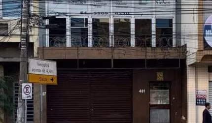 Prédio comercial à venda, com dois pavimentos e pátio nos fundos.&lt;BR&gt;Localizado na Av. Benjamin Constant.