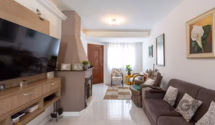 Casa com 3 dormitórios, sendo 1 suíte para venda  no bairro Hípica.&lt;BR&gt;Ótima casa com piscina, distribuída por 3 dormitórios, sendo 1 suíte com closet, banheira de hidromassagem e sacada, living