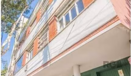 Apartamento de 3 dormitórios com suíte,  dependência de empregada  e uma vaga de garagem na Avenida Protásio Alves, bairro Santa Cecília em Porto Alegre&lt;BR&gt;&lt;BR&gt;Este amplo apartamento de 15