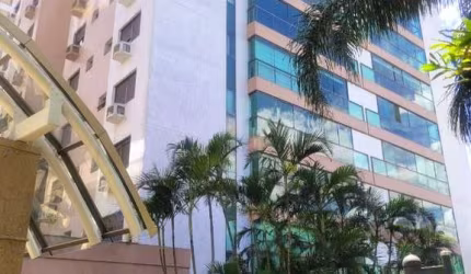 COBERTURA ESPETACULAR COM PISCINA E 3 VAGAS NO LIFE SQUARE HIGIENÓPOLIS !&lt;BR&gt;&lt;BR&gt;Excelente cobertura  semi-mobiliada com 246 m² privativos ,3 dormitórios sendo 1 suíte master com banheira 