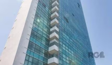 2 Studios nunca habitados, cada um com 43.50m², lado à lado, que unificadas, se tornam uma planta de 87m², no 20º andar! Ambas voltadas para o Guaíba com vista eterna! Você já se imaginou morando num 