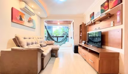 Excelente apartamento localizado no Bairro Cristo Redentor. Apartamento com 66,37m² de área privativa, localizado no 4º andar, possui 2 dormitórios sendo 1 suíte, amplo living com 2 ambientes com saca