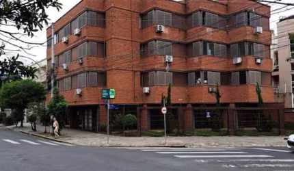 Apartamento 2 dlormitório com 95,90 m2  sendo uma suite , living amplio dois ambientes , área de serviço separada e dep. empregada  , duas vagas de garagem dupla fixa por convenção , prédio com elevad