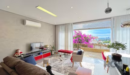 Imóvel localizado na Vila nova , casa ampla   à venda com 3 quartos, sendo 1 suíte, e 3 banheiros no total. Sala de estar e jantar com sacada e com vista panorâmica  Imóvel com todo o conforto que a s