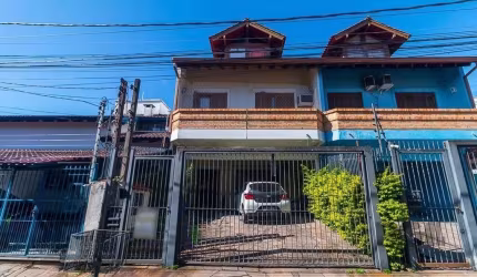 Casa  ampla área construída de 164m², conta com 5 quartos bem distribuídos, perfeitos para acomodar famílias maiores ou até mesmo para quem deseja ter um escritório ou espaço para hobbies. São 4 banhe