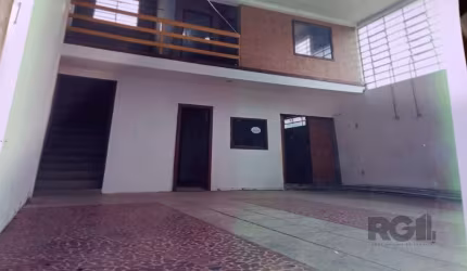 Terreno no bairro Ipanema, Porto Alegre/RS &lt;BR&gt;&lt;BR&gt;Terreno amplo localizado no charmoso bairro Ipanema, em Porto Alegre, com uma área total de 1440m², 20mx56m, apresentando um prédio de 33