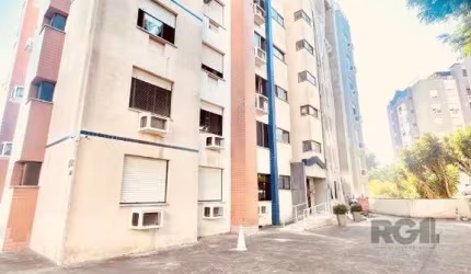 Oportunidade!! Apartamento mobiliado, com 3 dormitórios sendo 1 suíte, banheiro social, living estendido integrado a sacada, sacada fechada/integrada a sala com lareira (churrasqueira/reversível), cop