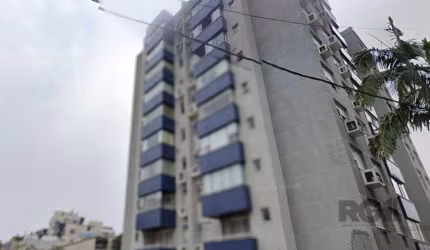 Excelente apartamento no bairro Santana 2 quartos com linda vista e muito ensolarado! Possui living para 2 ambientes com sacada fechada, cozinha com armários sob medida, área de serviço separada, banh