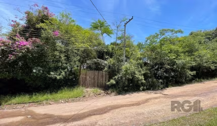 Terreno a venda no Bairro Vila Nova &lt;BR&gt;&lt;BR&gt;Imóvel com 50x180 localizado próximo a área urbana da zona sul de porto alegre, Terreno ótimo para construir e aina possui uma visita panorâmica