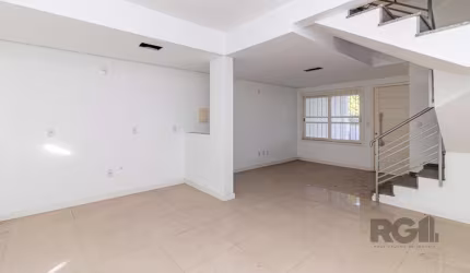 Sobrado localizado no bairro Jardim Itu Sabará, com 121 m². Imóvel com 3 dormitórios sendo 01 suite, sala de estar/jantar, sacada, cozinha, 1 banheiro social, lavabo, área de serviço, churrasqueira e 