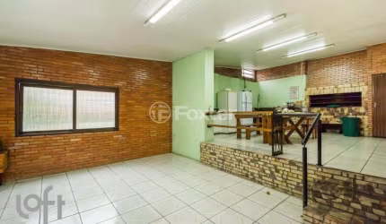 Oportunidade imperdível no coração do bairro Cristal, em Porto Alegre! Este aconchegante apartamento ensolarado e com ótima ventilação com seus 62 m² oferece um espaço ideal para quem busca conforto e
