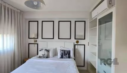 Lindíssimo apartamento compacto de luxo em bairro nobre para venda. Infraestrutura completa, com dormitório, sala, cozinha e banheiro. Totalmente mobiliado, finamente decorado e equipado com eletrodom