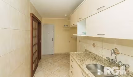APARTAMENTO DE 3 DORMITÓRIOS COM VAGA DE GARAGEM NA AV IGUASSU&lt;BR&gt;&lt;BR&gt;Apartamento para alugar semi-mobiliado localizado na Avenida Iguassu, Bairro Petrópolis, Porto Alegre. Com uma área pr