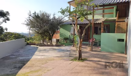 Casa Residencial no Acesso da palmeiras no bairro Santa Tereza No piso inferior  casa com três dorm ,  cozinha ampla , sala de  estar e jantar  integradas e no piso superior  salão de  festas  bem  am