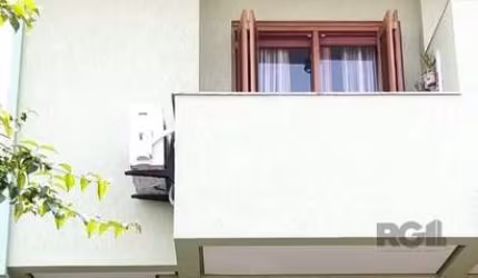 Belíssima casa/sobrado, todo mobiliado. (Ficam todos móveis sob medida, equipamentos ar condicionados Splits, fogão, geladeira e aquecedor a gás (chuveiros e torneiras)&lt;BR&gt;&lt;BR&gt;-Piso porcel