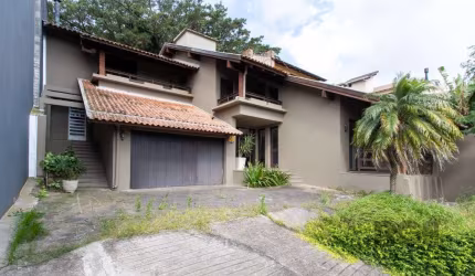 Casa de 3 dormitórios no Jardim Isabel com vista para o Guaíba.&lt;BR&gt;Excelente casa no Jardim Isabel, logo na entrada o lavabo e o espaçoso living com lareira e sacada.&lt;BR&gt;Sala de jantar int