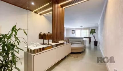 Linda casa em condomínio fechado,  3 dormitórios, suíte, todos com sacadas , hall de entrada, sala de estar e jantar ampla finamente decorada, banheiro social, cozinha americana, móveis sob medid de a