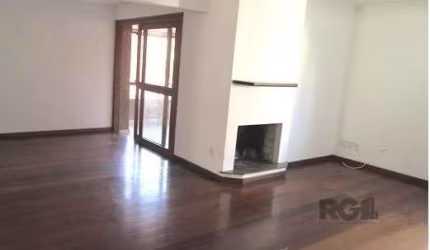 Ótimo apto 3 dorm sendo 1 suíte c/ hidro em bom estado de conservação, living 2 ambientes c/ tabuão, lareira, sacada fechada c/ churrasqueira, dep. empregada, banho auxiliar, semi-mobiliado.&lt;BR&gt;