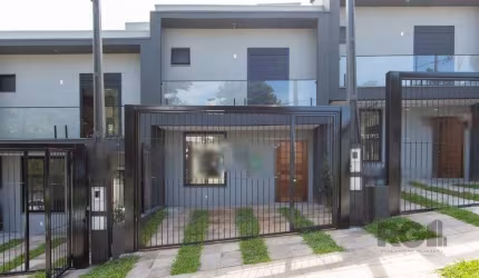 Sobrado novo  no Bairro Tristeza, em uma rua calma e arborizada, com 3 dormitórios sendo 1 suíte com ampla sacada e vista panorâmica para o Rio Guaíba, living em 2 ambientes com lareira, cozinha ameri