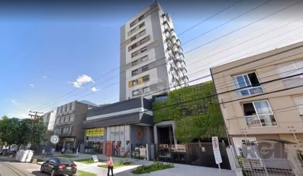 Apartamento semimobiliado, 2 dormitórios sendo 1 suíte, living 2 ambientes, banheiro social, cozinha americana com churrasqueira, área de serviço. &lt;BR&gt;Andar alto, bem iluminado e ensolarado com 