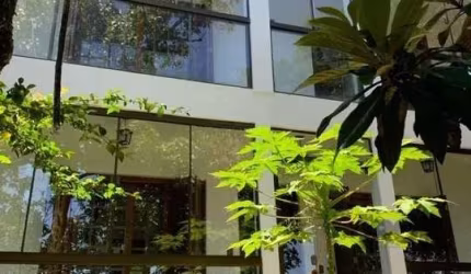 Sobrado de 400m² com 4 andares no bairro Nonoai com 4 dormitórios, 2 salas amplas com lareira, cozinha, lavabo e quarto de serviço, pátio, churrasqueiras e terraço com salão de festas e churrasqueira.