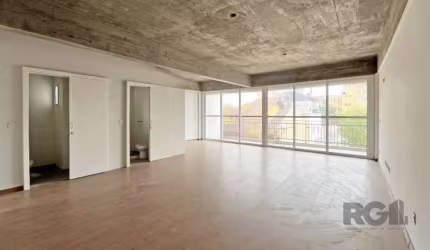 Excelente imóvel de 94m² privativos, conta com 02 dormitórios, sendo um suíte, sala de estar/jantar espaçosa, cozinha americana com churrasqueira interna, 02 banheiros, baixo custo de condominio,  vag