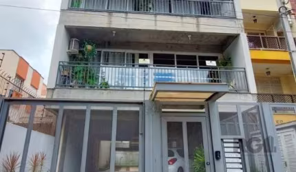 Excelente imóvel de 94m² privativos, conta com 02 dormitórios, sendo um suíte, sala de estar/jantar espaçosa, cozinha americana com churrasqueira interna, 02 banheiros, baixo custo de condominio,  vag
