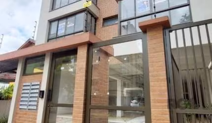 Apartamento estilo Studio/Loft&lt;BR&gt;&lt;BR&gt;Excelente imóvel de 50m² privativos, conta com 01 dormitório espaçoso, cozinha e 01 banheiro,  vaga coberta para seu carro.&lt;BR&gt;O predio recém co