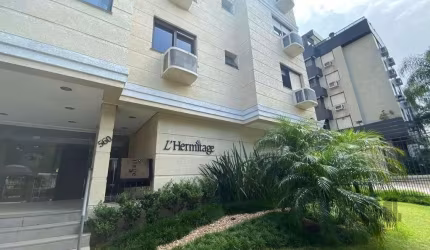 Apartamento 115 m² de área útil, 3 dormitórios sendo um com suíte, localizado no bairro Mont. Serra. Possui ampla sala de estar com lareira, cozinha com móveis fixos, churrasqueira, área de serviço e 