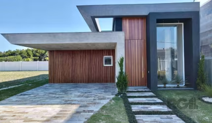 Esta casa térrea de 225m² oferece um espaço amplo e funcional, com 4 suítes, sendo uma suíte americana, ideal para proporcionar conforto e privacidade. O imóvel conta com um elegante lavabo, além de u