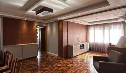 Este apartamento de 98m² no bairro Vila Ipiranga é espaçoso e confortável. Possui 3 quartos amplos, sendo um deles suíte com closet, além de ar-condicionado em todos os cômodos. A cozinha foi recentem