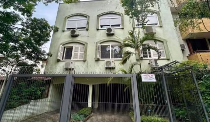 Apartamento com localização privilegiada na Rua Luzitana, bairro Higienópolis. O imóvel conta com 03 dormitórios, sendo uma suíte, 02 banheiros, ampla sala de estar, cozinha, área de serviço e 02 boxe