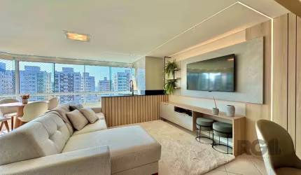 Apartamento à venda com sacada de frente e sol da manhã, oferecendo uma vista privilegiada e excelente iluminação natural. Com 3 dormitórios, sendo 1 suíte, o imóvel é mobiliado e decorado com muito b