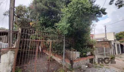 TERRENO NA PEREIRA NETO, COM 198,00 m², SENDO 6,60 m DE FRENTE E 30 m DE EXTENSÃO.&lt;BR&gt;EXCELENTE CUSTO/ BENEFÍCIO PARA INVESTIMENTO COM POSSIBILIDADE DE CONSTRUIR RESIDÊNCIA OU COMÉRCIO.