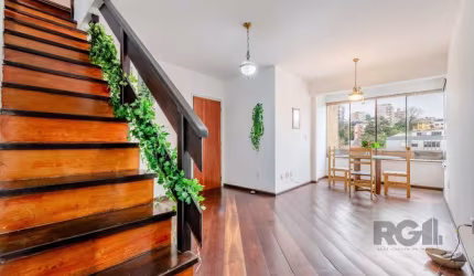 Ótima e ampla cobertura duplex no Cristo Redentor, fundos, com 145m² privativos, de 4 dormitórios e vaga. Possui no andar inferior: sala ampla para 2 ambientes com sacada integrada, 3 dormitórios, ban