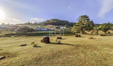 Lote dos seus sonhos disponível!&lt;BR&gt;&lt;BR&gt; Descubra um paraíso urbano no coração de Alphaville Porto Alegre! Apresentamos a você um lote encantador com uma área de 683m²,  para tornar seus s
