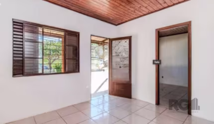 Excelente oportunidade!&lt;BR&gt;&lt;BR&gt;Imóvel com localização privilegiada e ótima ventilação cruzada, garantindo ambientes sempre arejados. Possui dormitórios amplos e uma sala de estar com excel