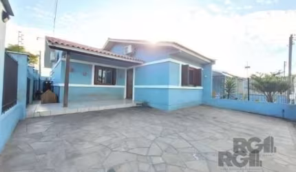 Semi mobiliada. Maravilhosa Casa com 76,75m2 privativos no bairro Hípica.&lt;BR&gt;3 Dormitórios (1 suite), living 2 ambientes, banho social, cozinha montada, área  com &lt;BR&gt;espaço churrasco , 2 