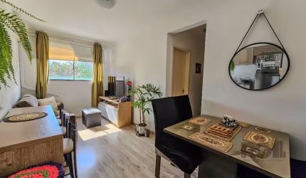 Excelente apartamento mobiliado, 2 dormitórios, sendo uma suite, living, cozinha americana mobiliada, banho social e área de serviço. Muito iluminado e arejado. Uma vaga coberta por convenção de condo
